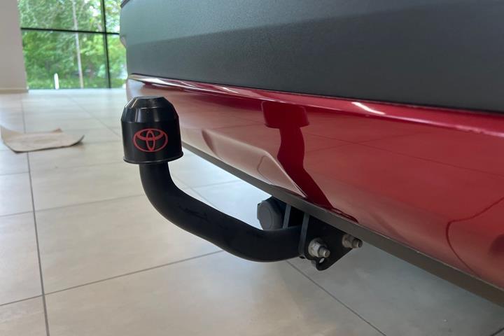 Rød Toyota Corolla Cross fra 2023