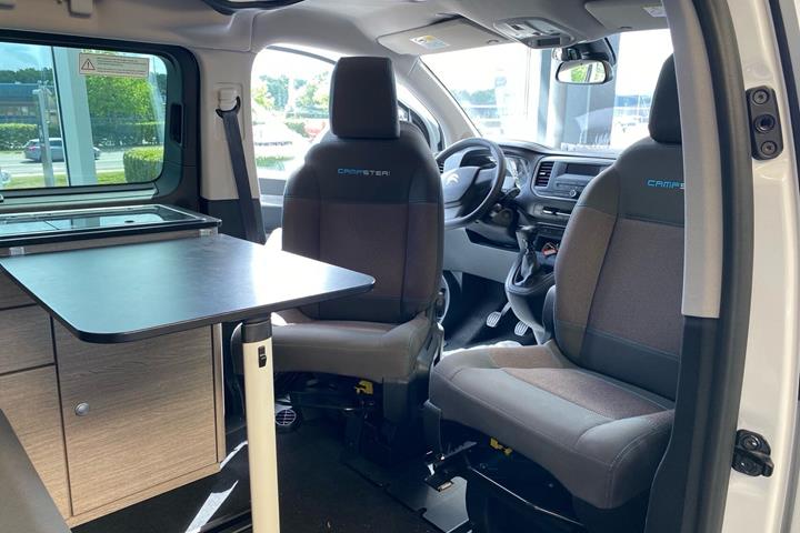 Hvid Pössl Campster fra 2018 set indefra