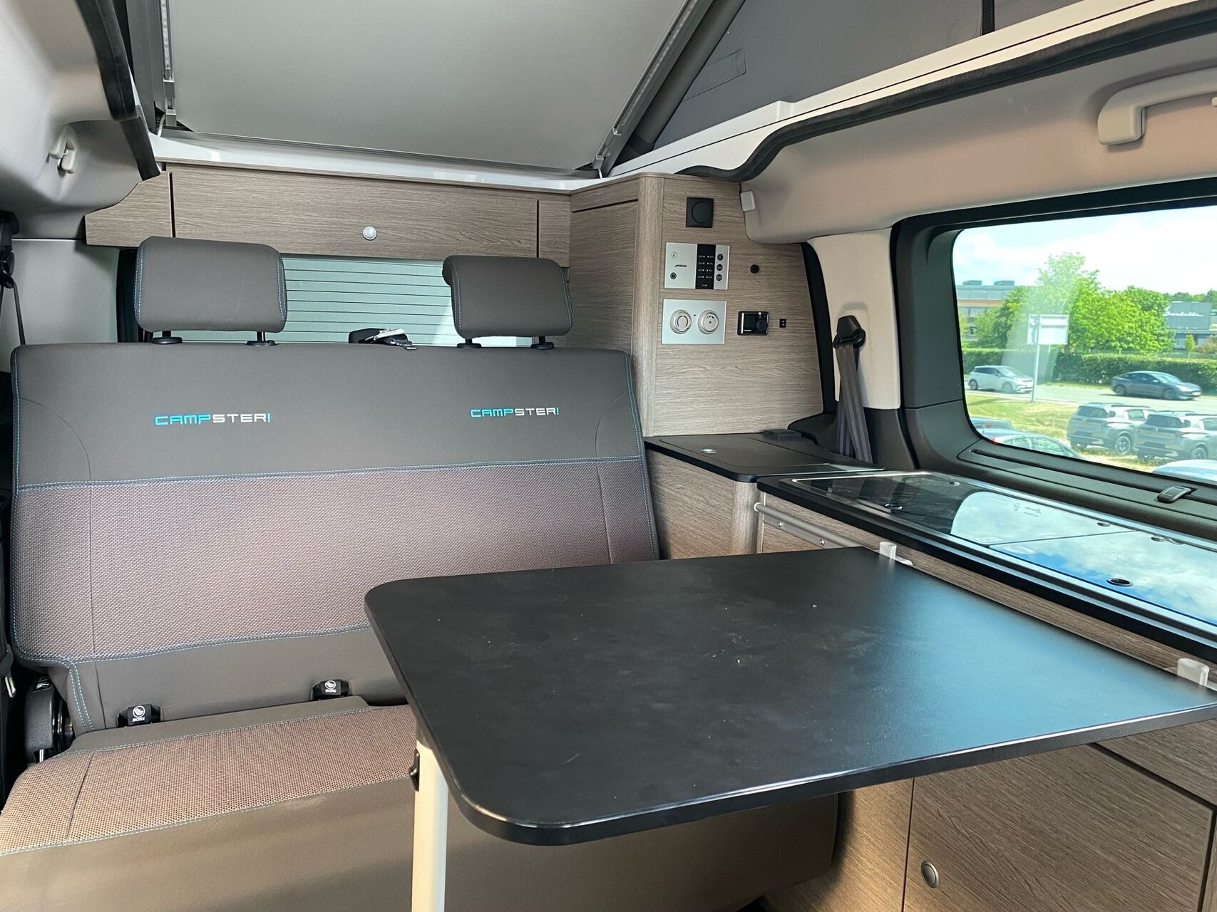 Hvid Pössl Campster fra 2018 set indefra