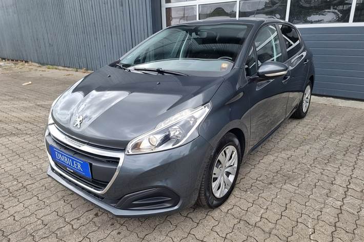 Sort Peugeot 208 fra 2018 set udefra