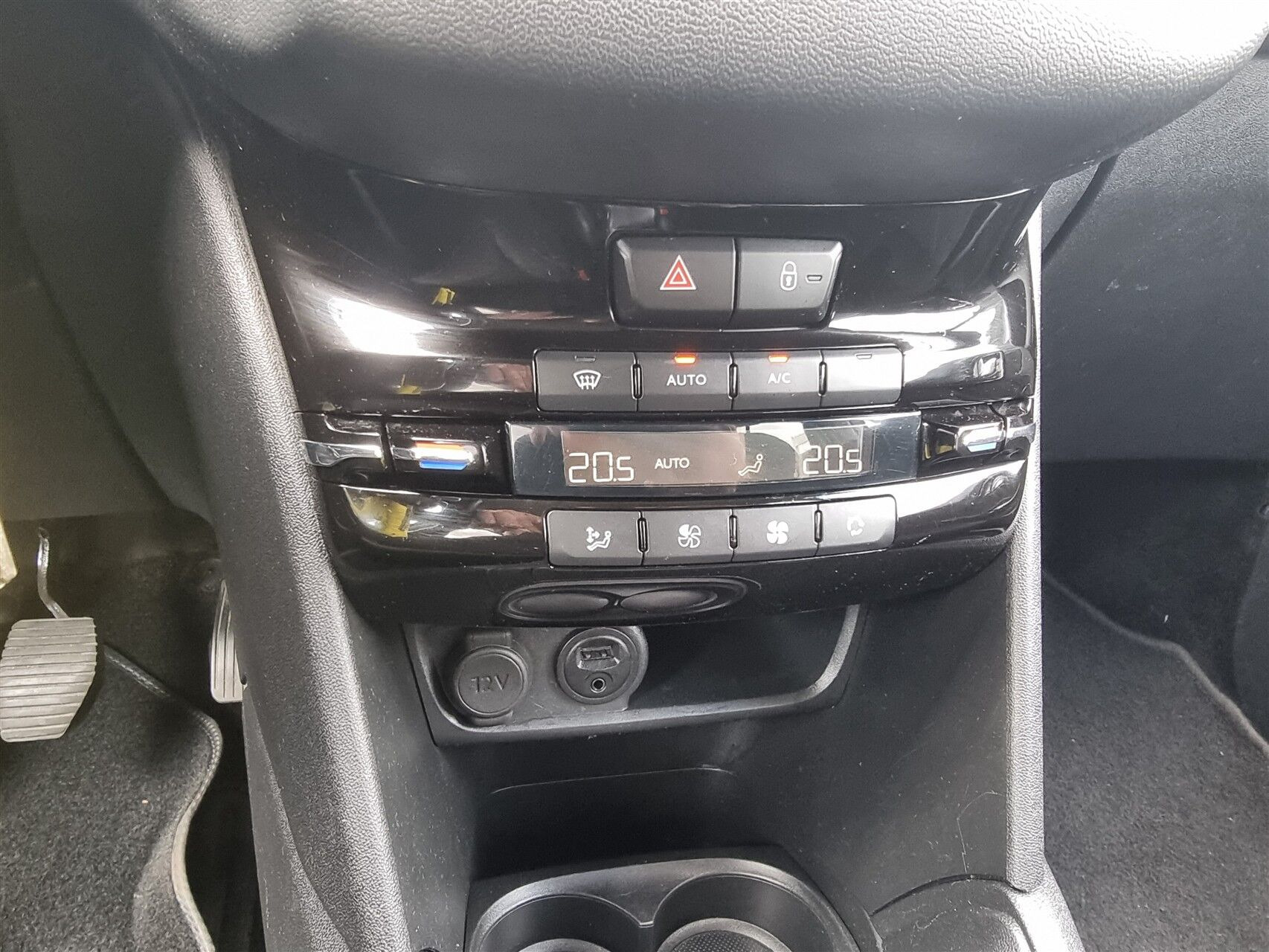Sort Peugeot 208 fra 2018