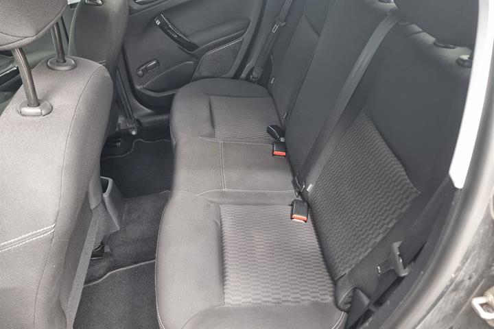 Sort Peugeot 208 fra 2018