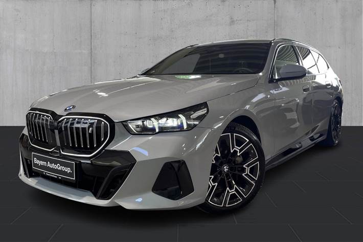 Grå BMW i5 fra 2025
