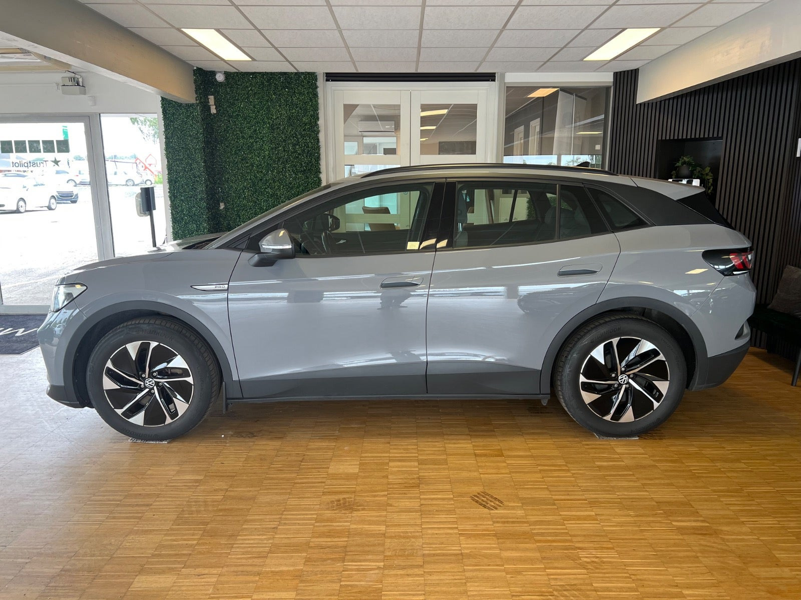 Grøn VW ID.4 fra 2023