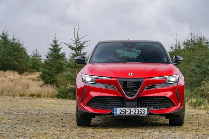 Blå Alfa Romeo Junior fra 2025