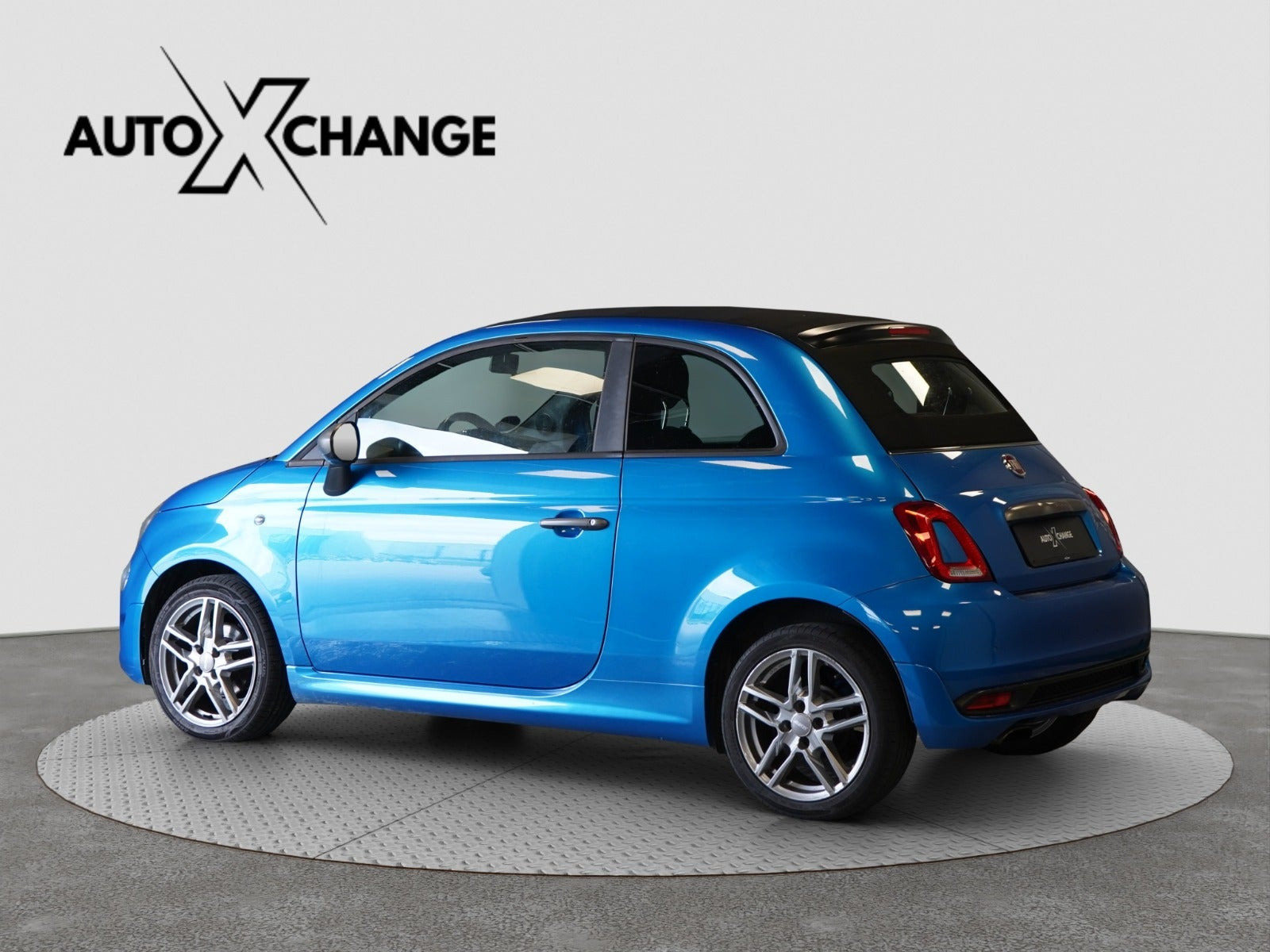 Blå Fiat 500C fra 2017