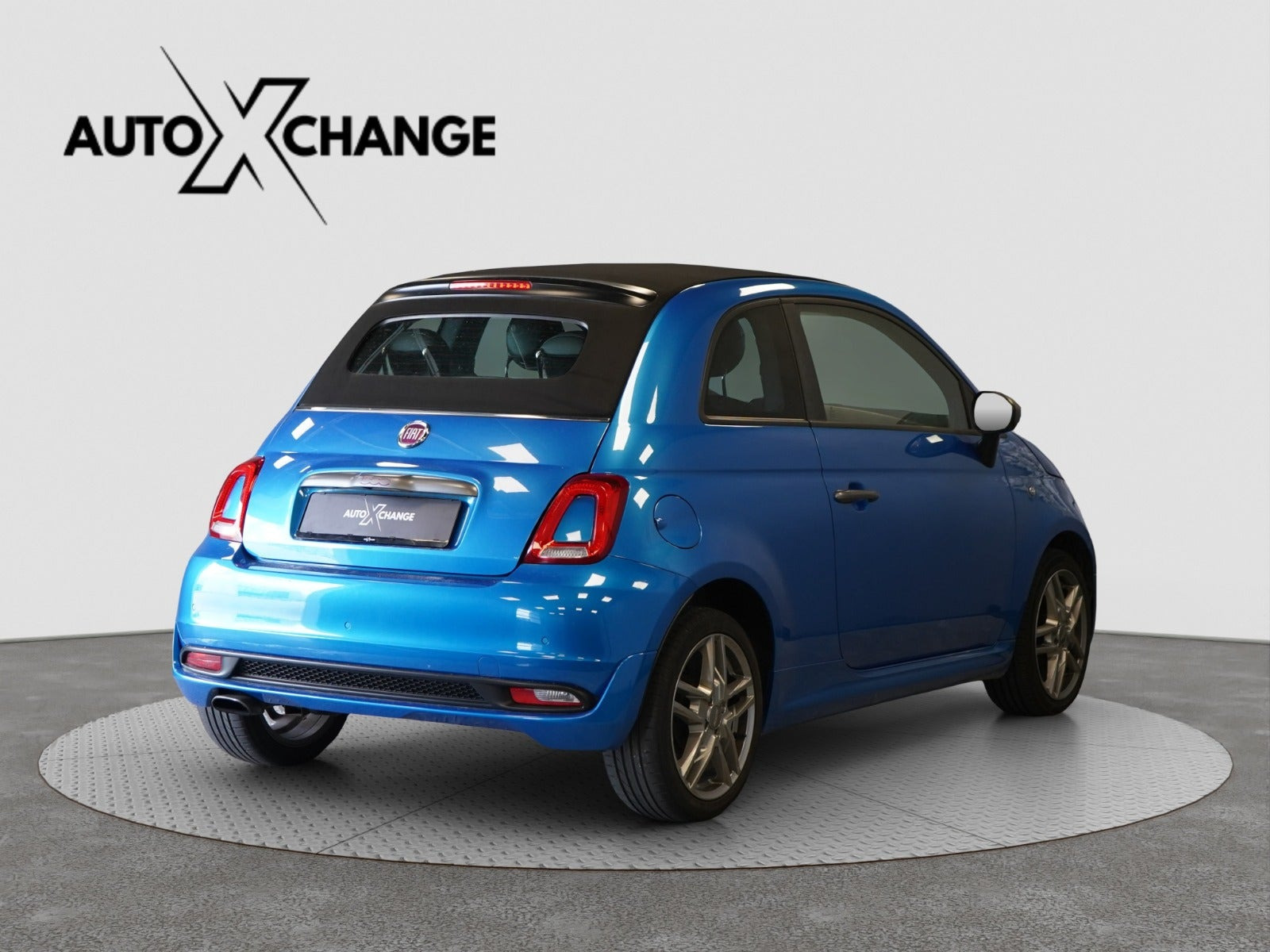 Blå Fiat 500C fra 2017