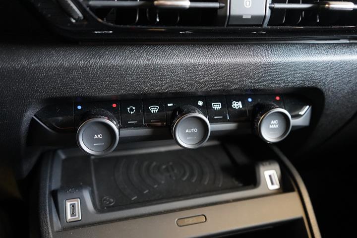 Blå Citroën ë-C4 X fra 2024