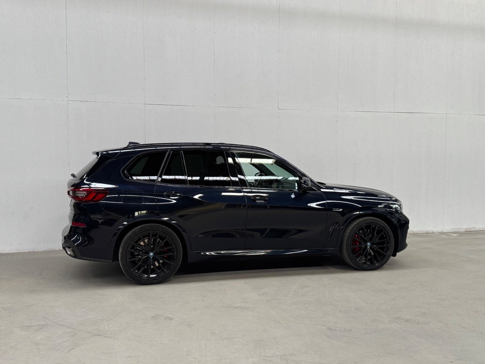 Sort BMW X5 fra 2023