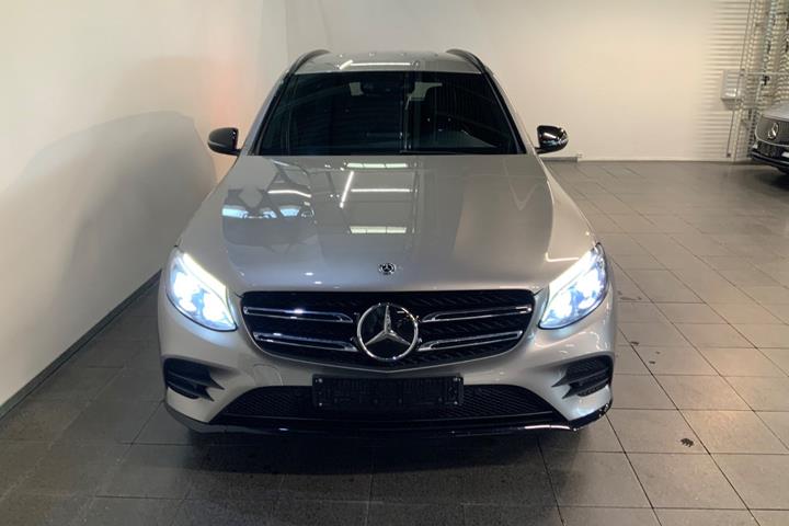 Beige Mercedes GLC350 d fra 2019