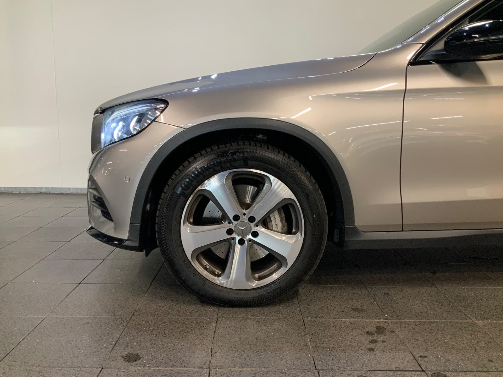 Beige Mercedes GLC350 d fra 2019