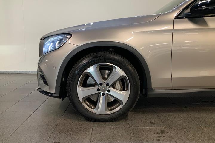 Beige Mercedes GLC350 d fra 2019