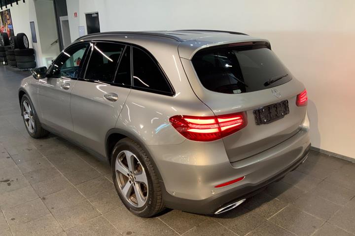 Beige Mercedes GLC350 d fra 2019