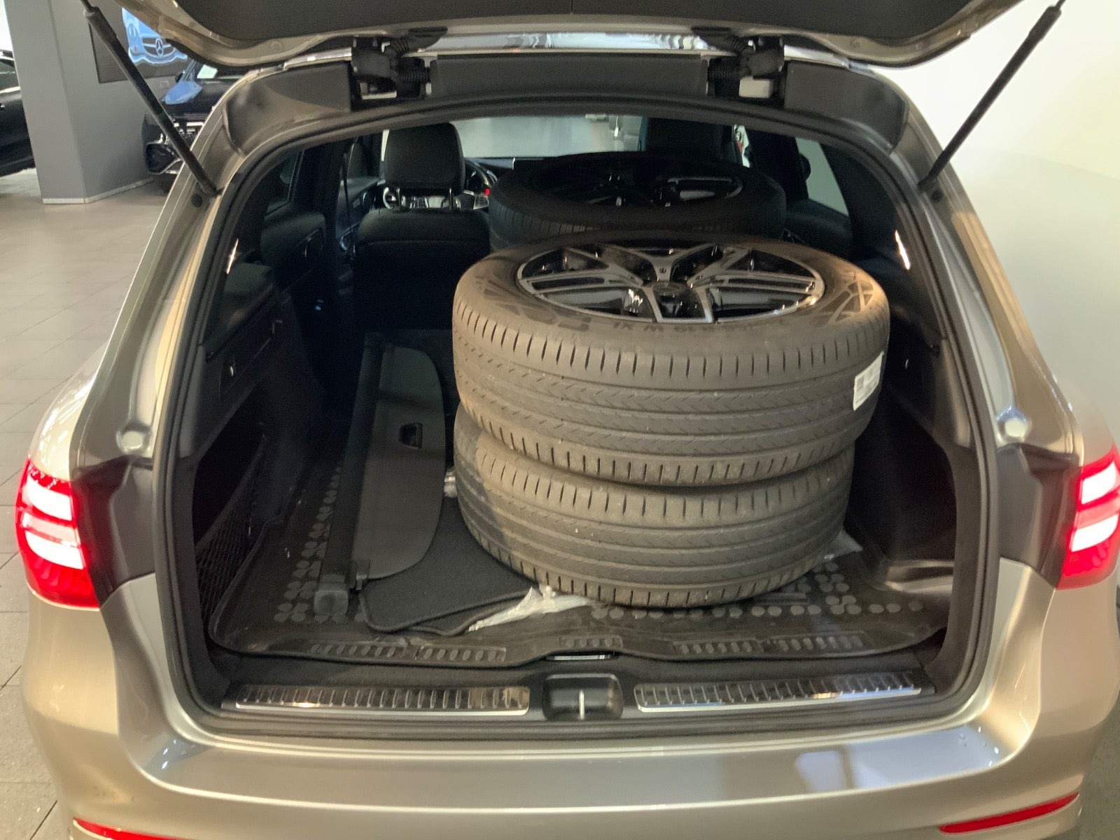 Beige Mercedes GLC350 d fra 2019