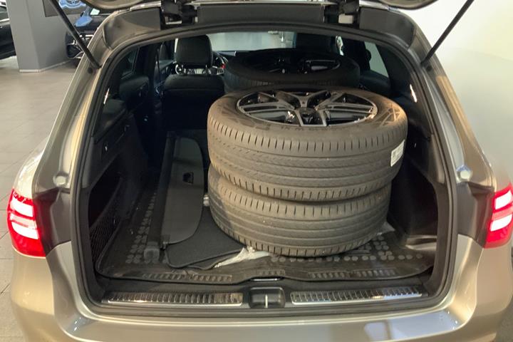 Beige Mercedes GLC350 d fra 2019