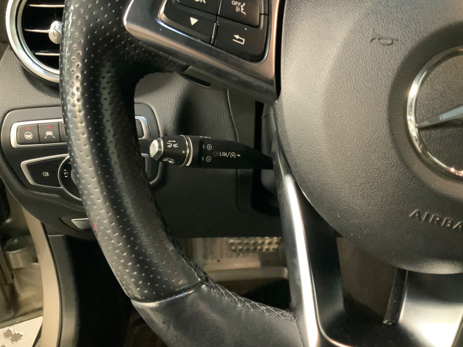 Beige Mercedes GLC350 d fra 2019