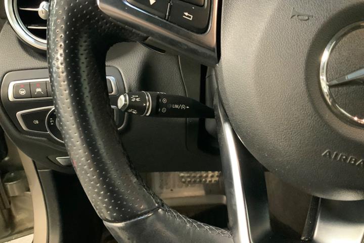 Beige Mercedes GLC350 d fra 2019