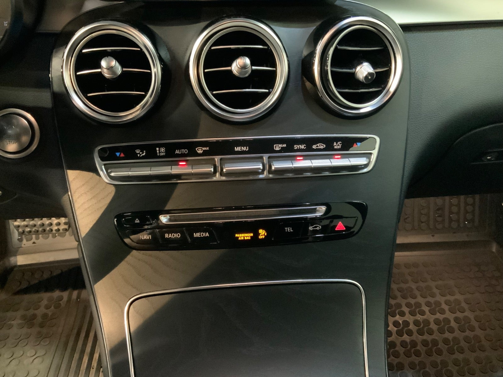 Beige Mercedes GLC350 d fra 2019