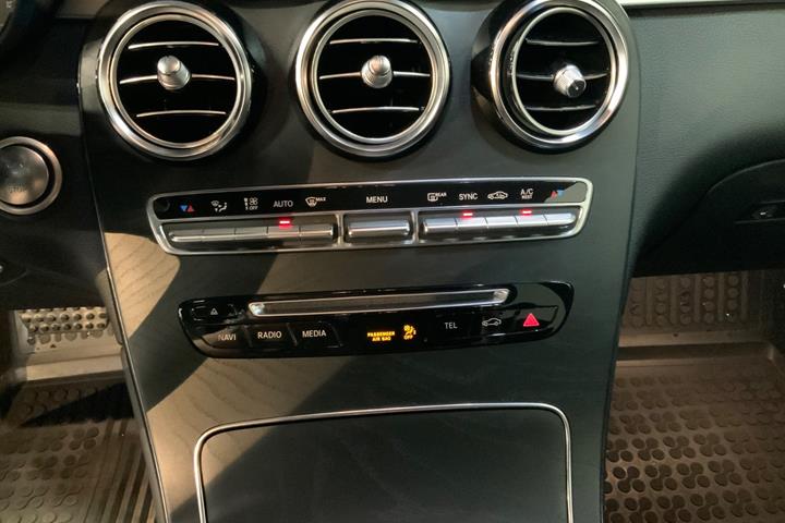 Beige Mercedes GLC350 d fra 2019