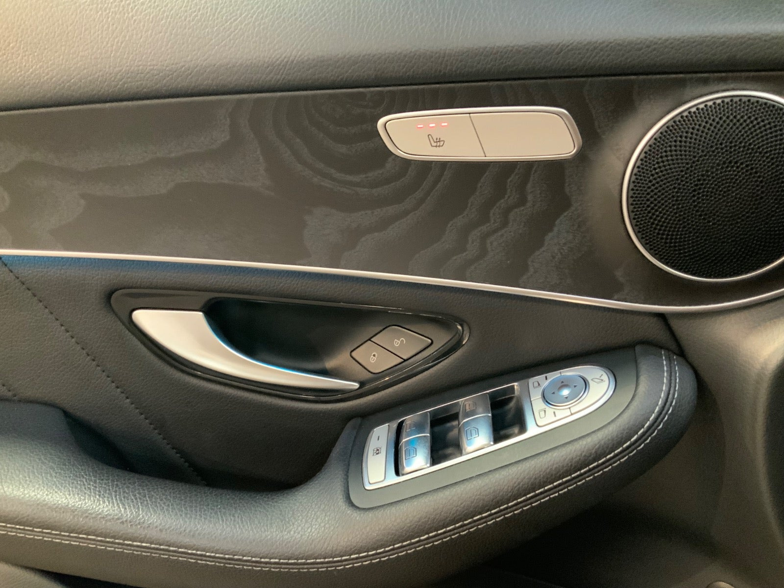 Beige Mercedes GLC350 d fra 2019