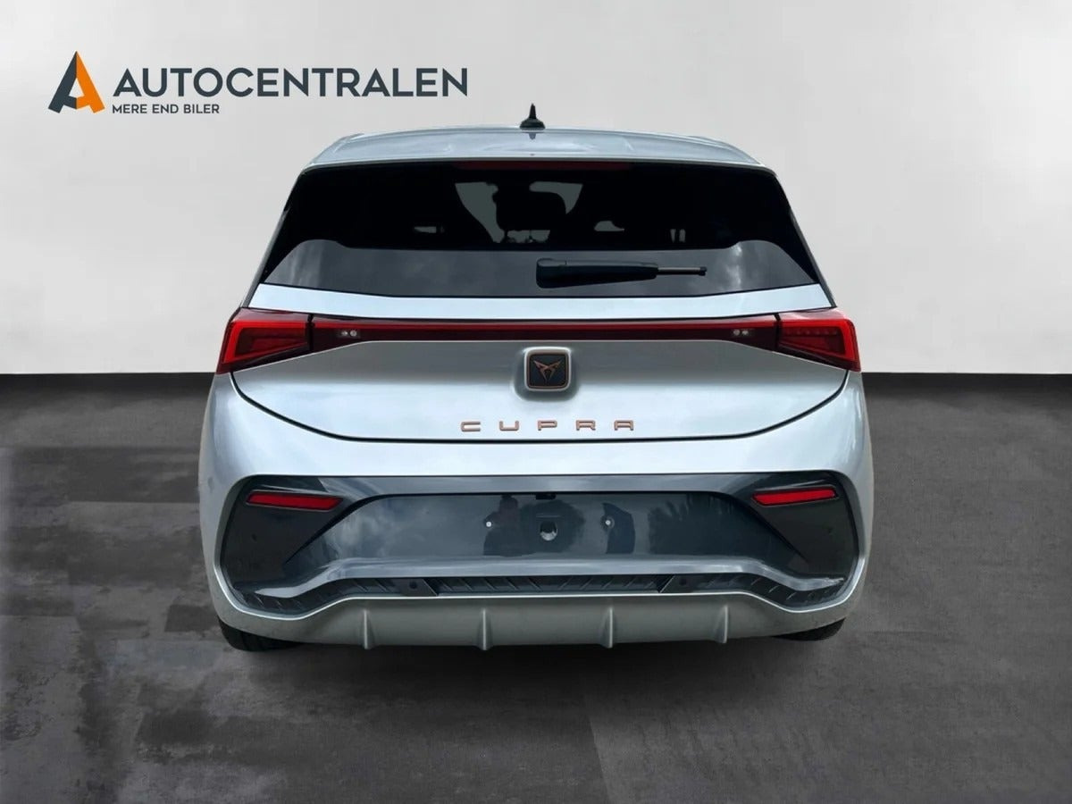 Sølv Cupra Born fra 2023