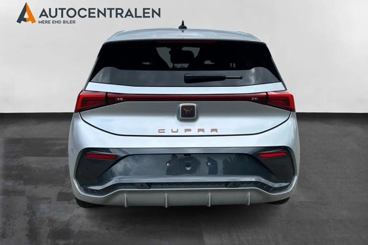 Sølv Cupra Born fra 2023