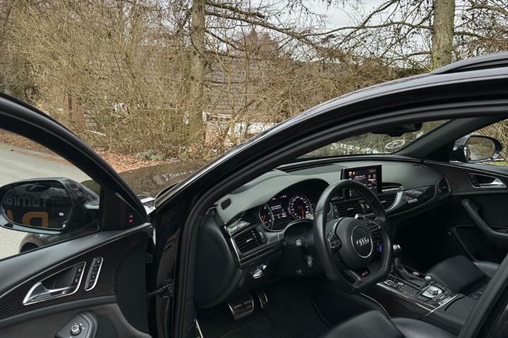 Sort Audi RS6 fra 2017