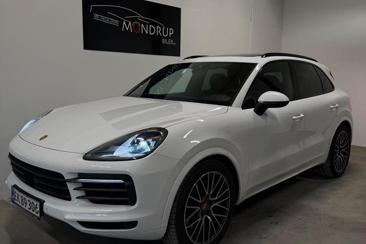 Hvid Porsche Cayenne S fra 2018 set udefra