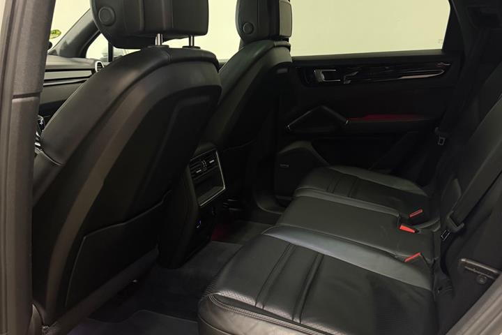 Hvid Porsche Cayenne S fra 2018