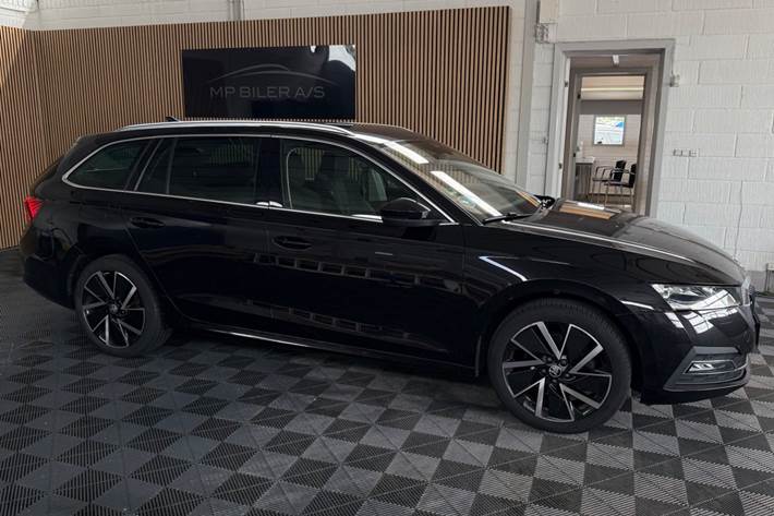 Sort Skoda Octavia fra 2021