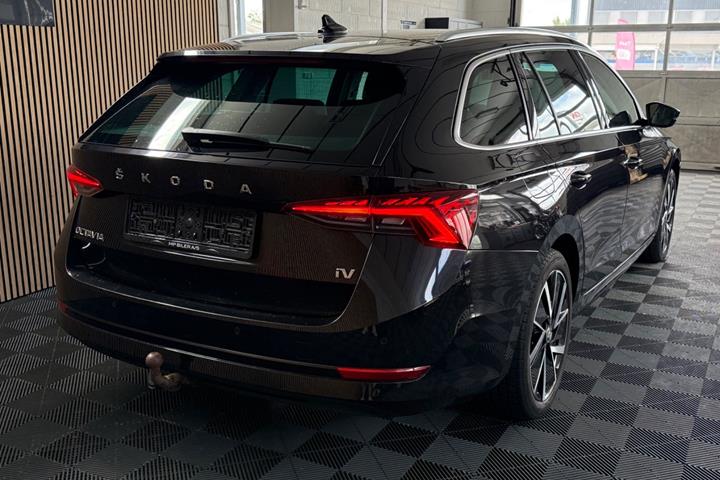 Sort Skoda Octavia fra 2021