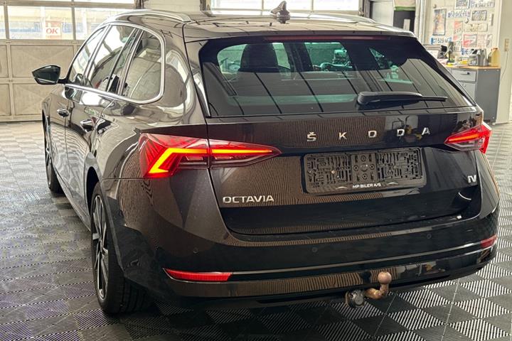 Sort Skoda Octavia fra 2021