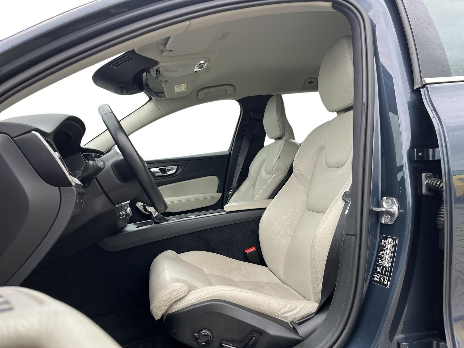 Blå Volvo V60 fra 2020