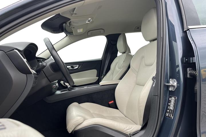 Blå Volvo V60 fra 2020