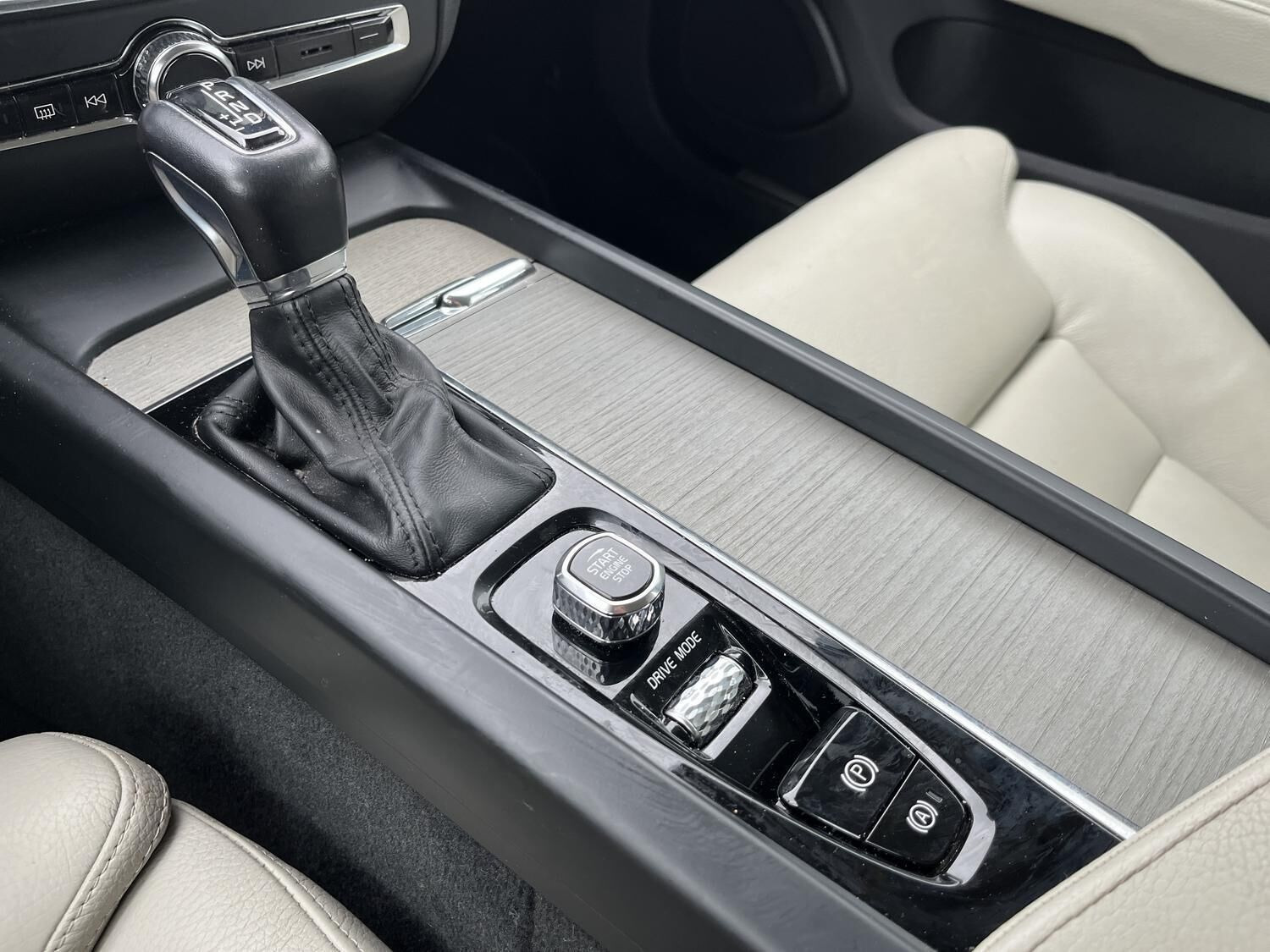 Blå Volvo V60 fra 2020