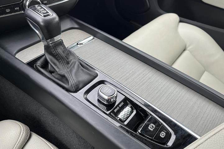Blå Volvo V60 fra 2020
