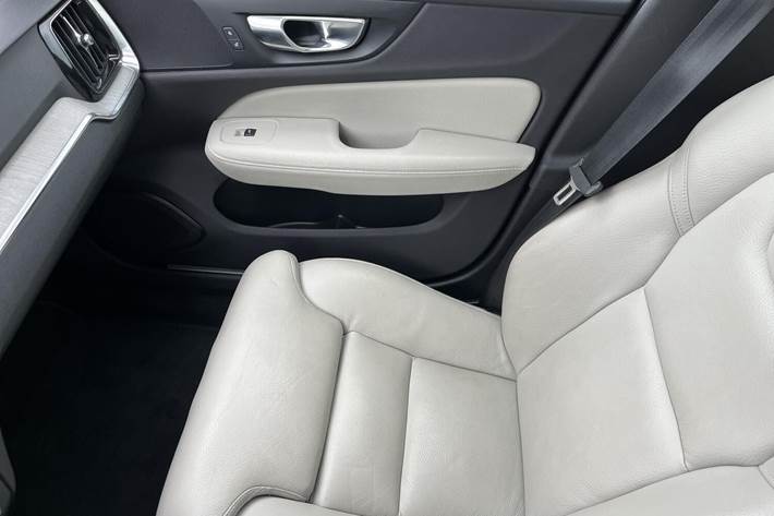 Blå Volvo V60 fra 2020