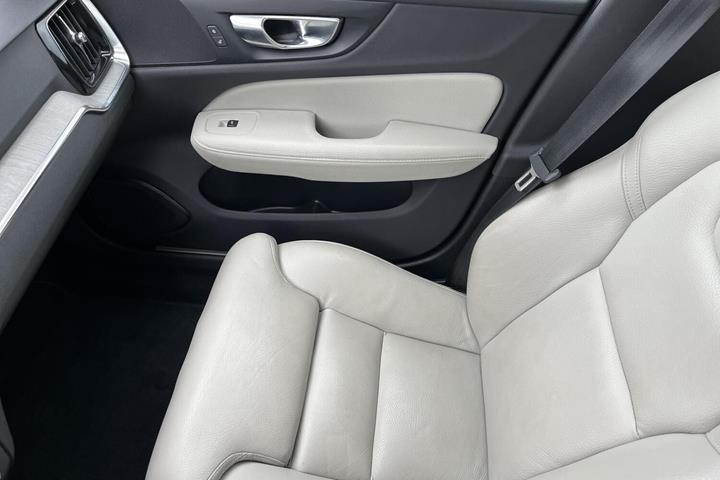 Blå Volvo V60 fra 2020