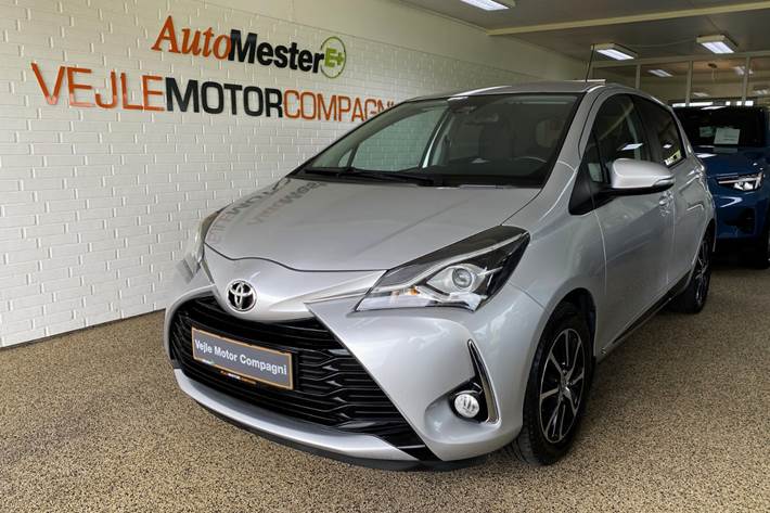 Sølv Toyota Yaris fra 2017