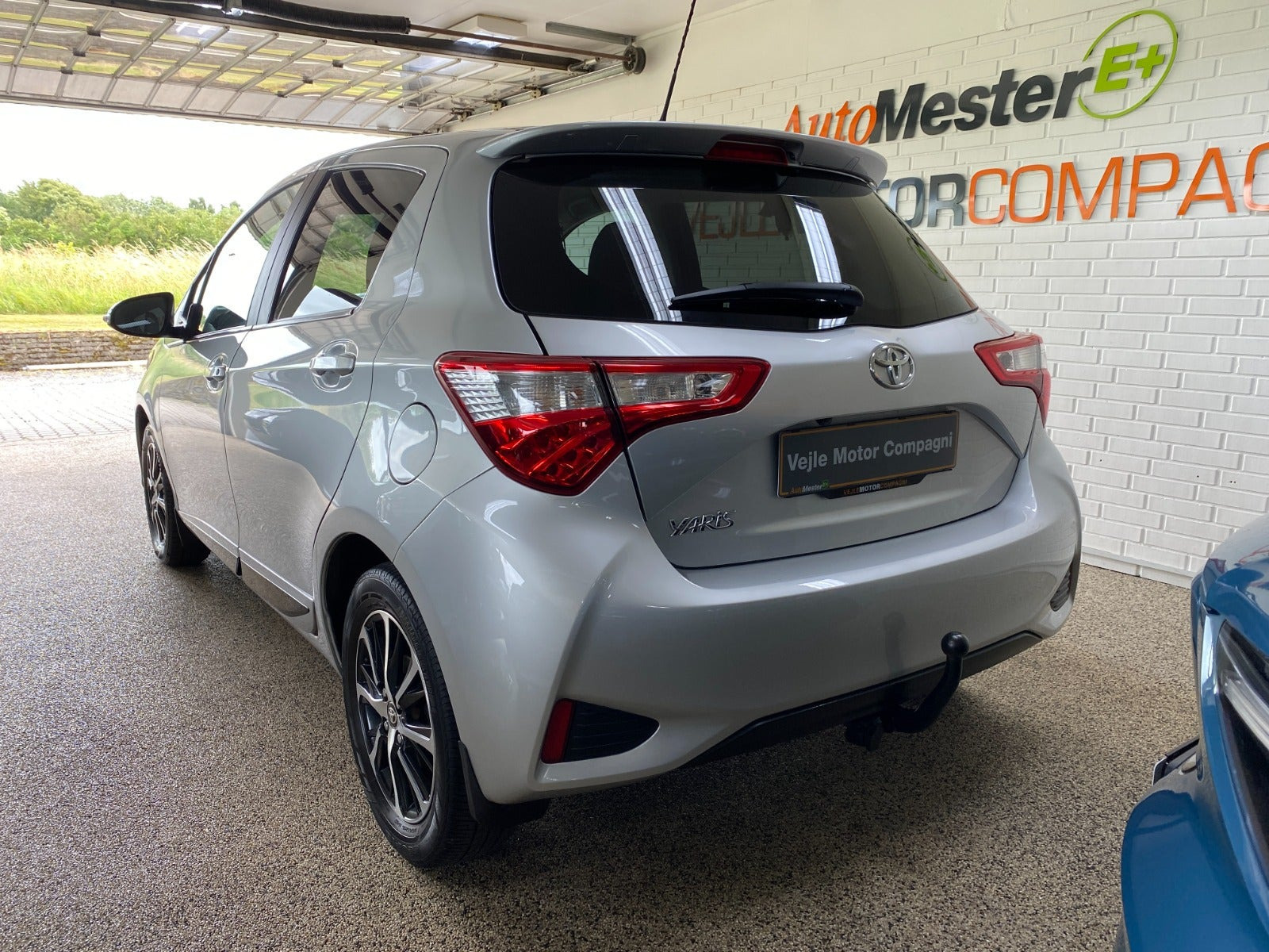 Sølv Toyota Yaris fra 2017