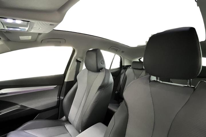 Grå Skoda Enyaq fra 2025
