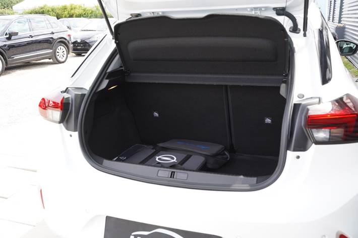 Hvid Opel Corsa-e fra 2024