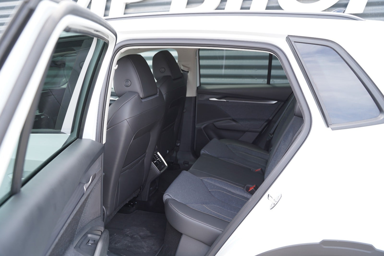 Hvid Skoda Elroq fra 2026