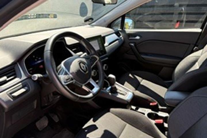 Blå Renault Captur fra 2021