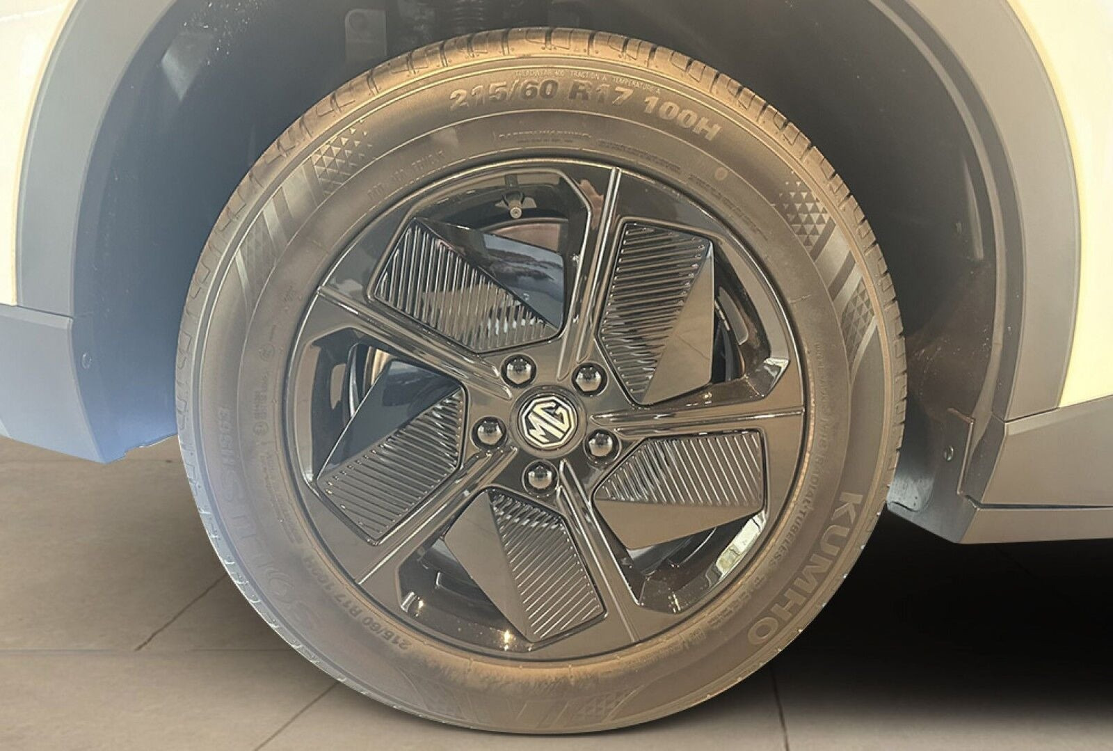 Hvid MG MGS5 fra 2025 set udefra