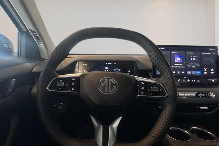Hvid MG MGS5 fra 2025 set indefra