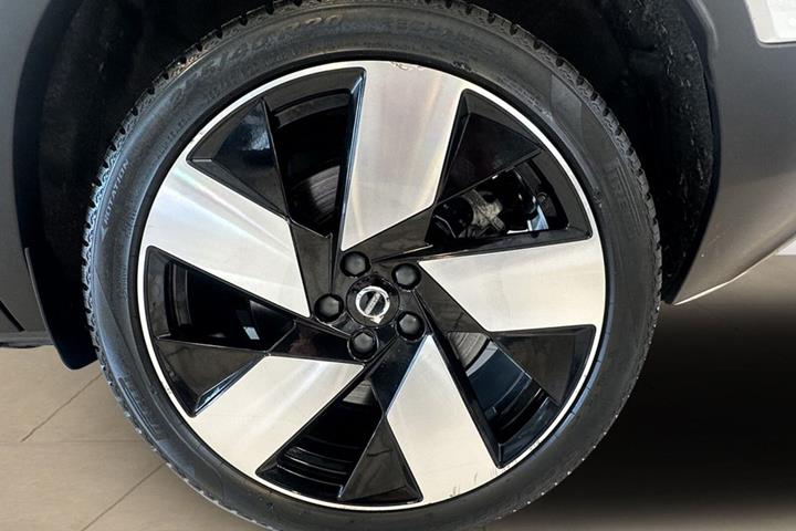 Hvid Volvo XC40 fra 2023