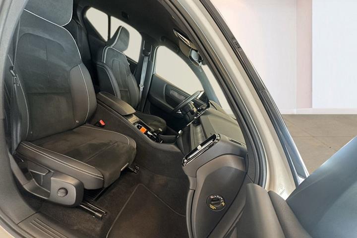 Hvid Volvo XC40 fra 2023