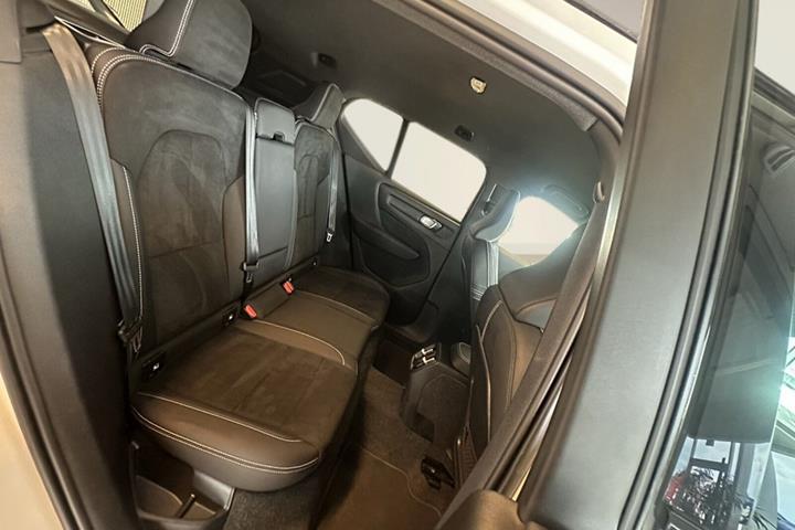 Hvid Volvo XC40 fra 2023