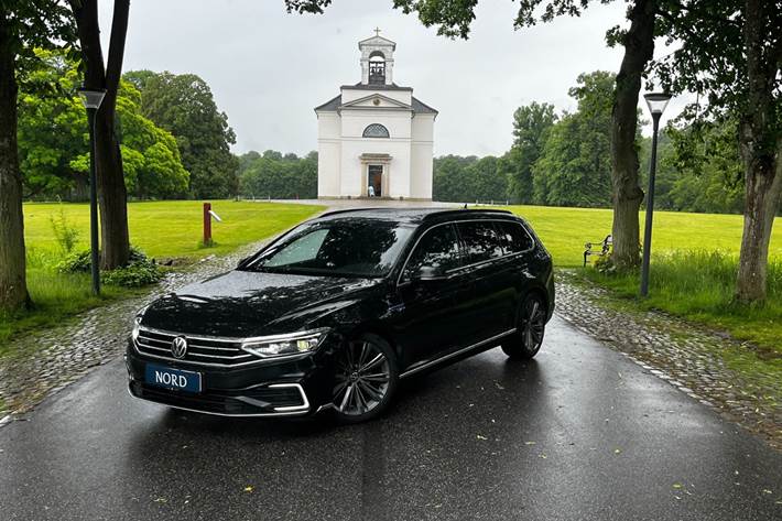 Sort VW Passat fra 2021